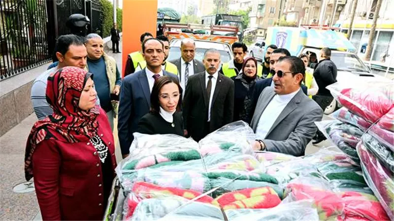 محافظ البحيرة تشهد قافلة 