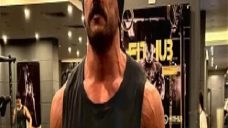 أحمد العوضى يحتفل يعيد ميلاده من الجيم