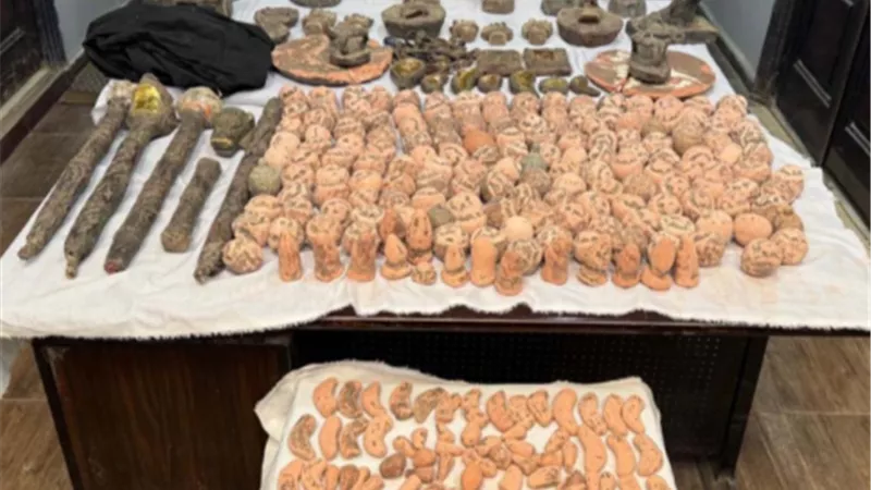 ضبط تشكيل عصابي خطير للنصب على المواطنين بالٱثار المقلدة فى أسيوط