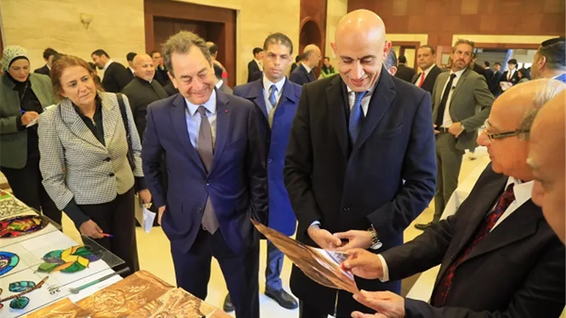 وزير التعليم والسفير الفرنسي يتفقدان مدرسة العائلة المقدسة بالقاهرة