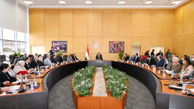 وزير الإسكان يتابع الموقف التنفيذى لمشروع 