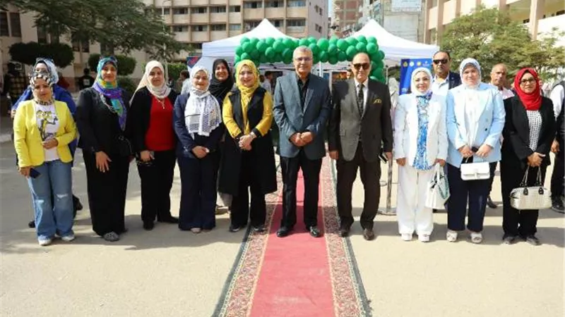 رئيس جامعة الزقازيق يفتتح المعرض الفنى 