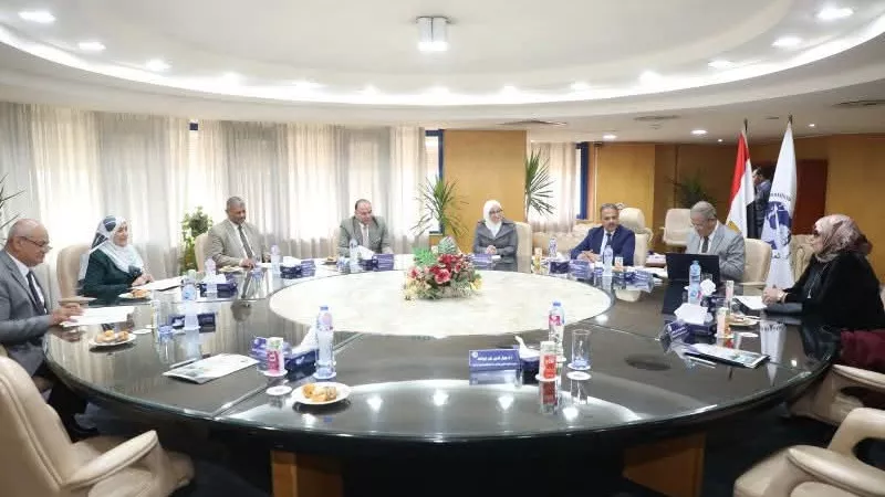 محافظ الشرقية يُشارك إجتماع مجلس إدارة المعهد التكنولوجي بالعاشر