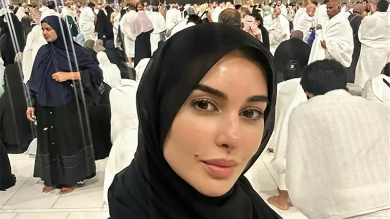 من أمام الكعبة.. ياسمين صبرى تتضرع لله بالدعاء .. شاهد