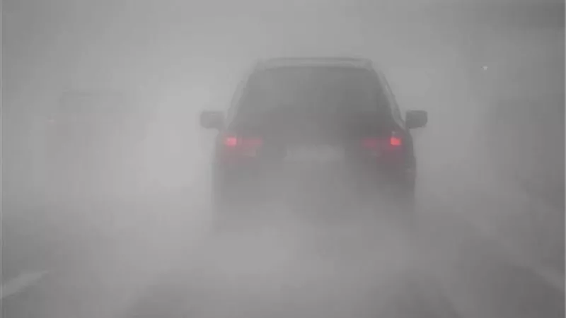 موعد انتهاء الشبورة المائية الكثيفة وإعادة حركة المرور بالطرق المغلقة