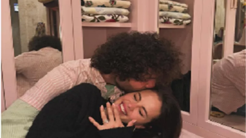 سيلينا جوميز تتصدر التريند بعد خطبتها على بينى بلانكو