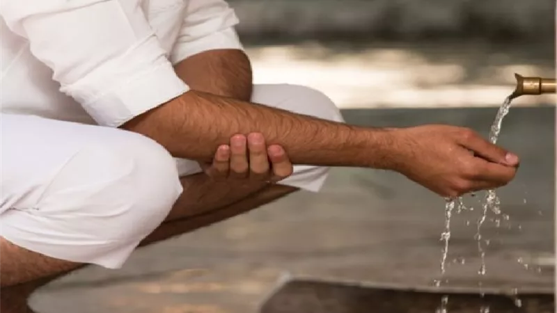 هل يمكن ذكر الله دون وضوء؟ الإفتاء تجيب