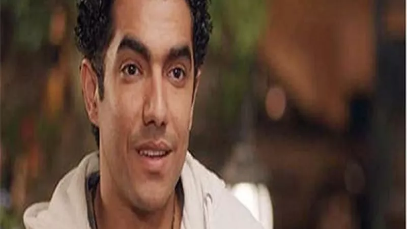 الفنان محمد عادل: نفسى أموت وأنا على المسرح