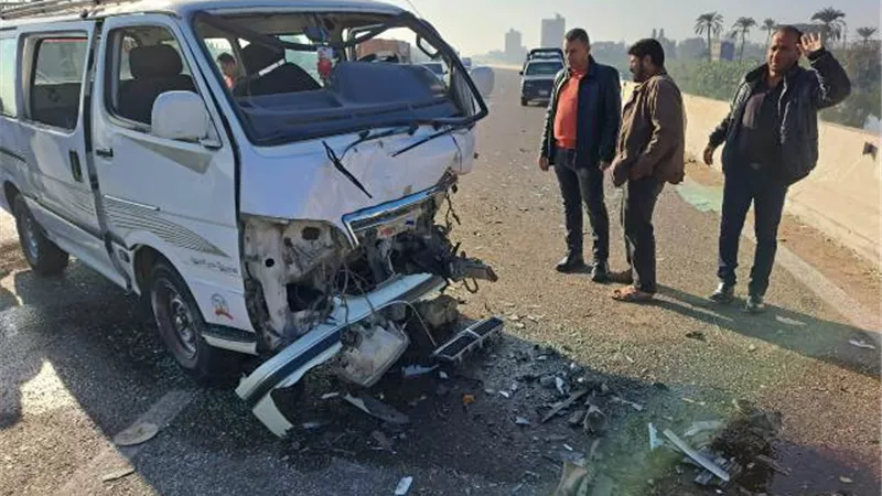إصابة 9 أثر تصادم ميكروباص وملاكي على طريق بنها المنصورة الجديد