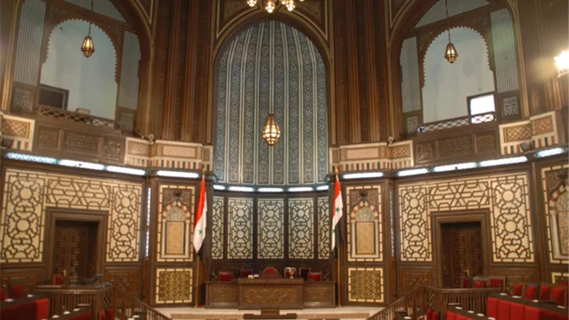تجميد الدستور والبرلمان السورى لمدة 3 أشهر