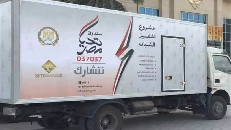 سيارات متنقلة لبيع السلع الغذائية في حدائق أكتوبر