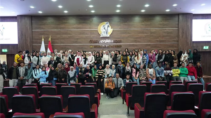 قومي المرأة يستقبل طلاب كلية الآداب بجامعة القاهرة