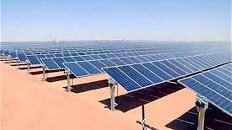 رئيس الوزراء يغادر أسوان بعد افتتاح محطة أبيدوس للطاقة الشمسية
