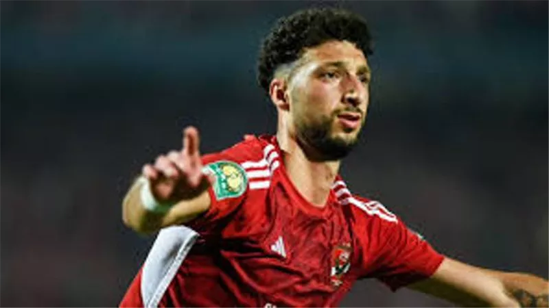 وسام أبو علي يقود هجوم الأهلي في مواجهة باتشوكا المكسيكي
