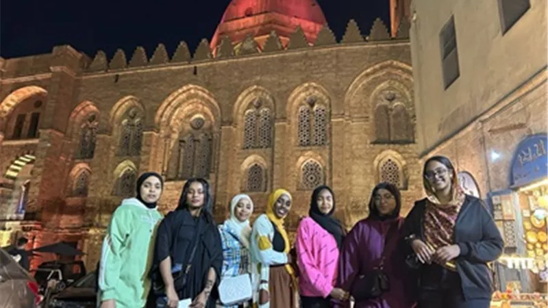 جامعة المنيا تنظم رحلة للطلاب الوافدين لزيارة معالم القاهرة التاريخية