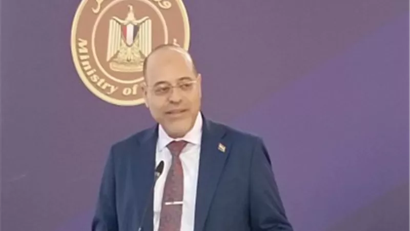 من 500 لـ 1000جنيه.. وزير العمل يقرر زيادة المنح الدورية للعمالة غير المنتظمة