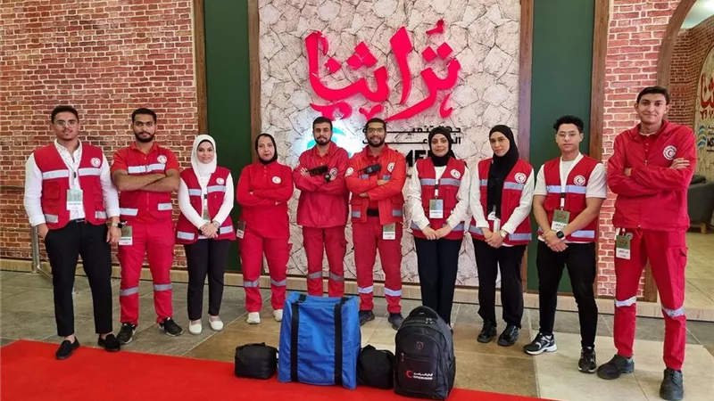 الهلال الأحمر يقدم خدمات الطوارىء والإسعافات الأولية لزوار معرض 