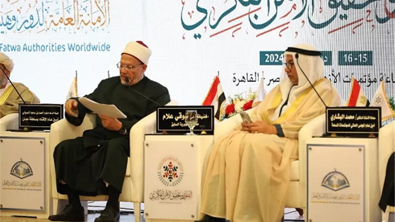 المفتي السابق: نعيش في تحديات كبيرة تستدعي تطوير الرصد والتحليل
