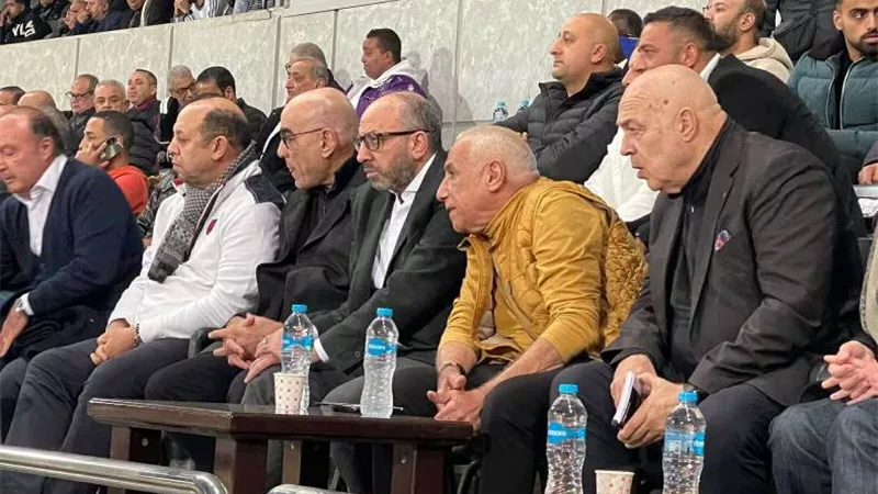 جروس يحضر مباراة الزمالك والمصري بالكونفدرالية - شاهد