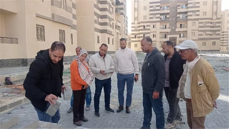 مفاجأة هامة من رئيس جهاز 15 مايو لحاجزى الوحدات السكنية بالمدينة.. صور