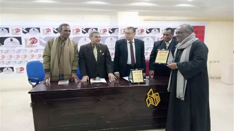 إتحاد كُتّاب مصريكرِّم الشاعرالجنوبى الأسمرعادل صابرممثلاً عن قنا