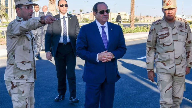 الرئيس السيسى يتفقد الأكاديمية العسكرية المصرية ونادي الفروسية