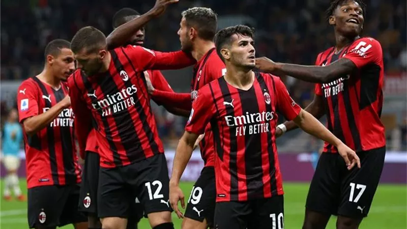 تشوكويزي يقود هجوم ميلان ضد جنوى بالدوري الإيطالي