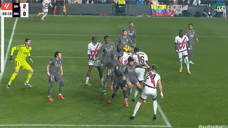 الدقيقة 39 .. فالفيردي يسجل هدف ريال مدريد الأول في شباك فاليكانو