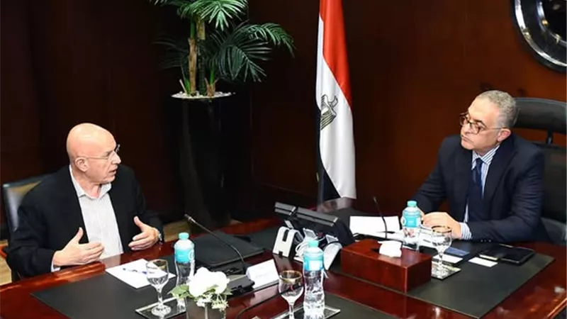 باستثمار 385 مليون دولار.. إنشاء أكبر مصنع للأقمشة المصبوغة بمصر