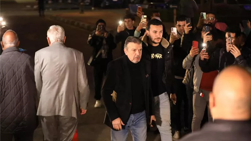 تشييع الجثمان بحضور عدد كبير من الفنانين وإقامة العزاء في الشيخ زايد.. غداً