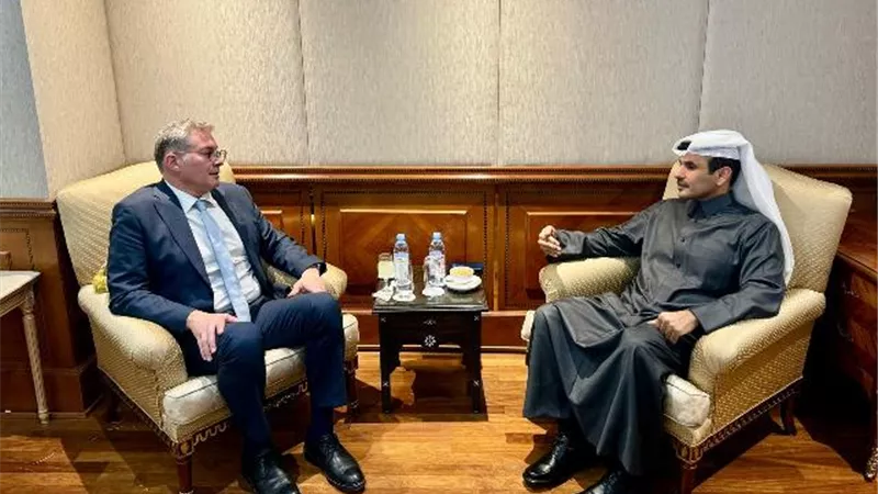 وزير البترول يبحث مع نظيره القطري تعزيز التعاون في مجال الطاقة