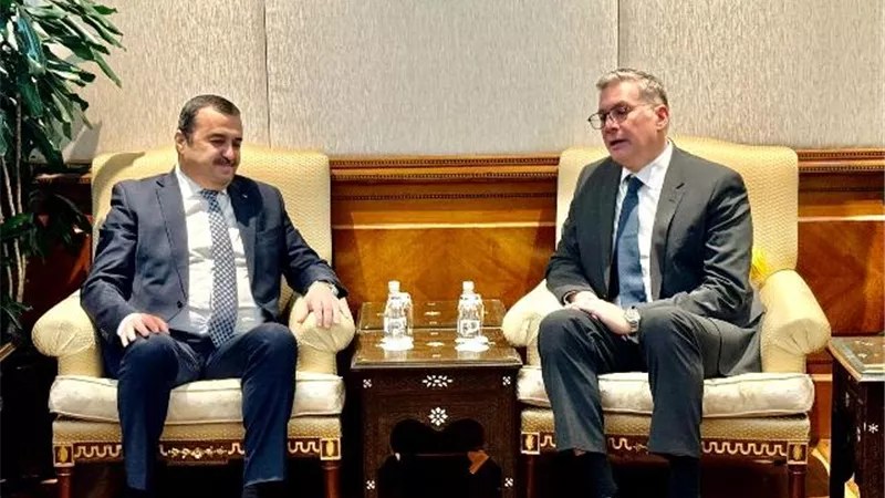 جلسة مباحثات بين وزير البترول ونظيره الجزائري