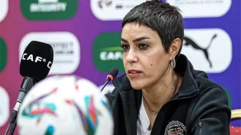 مدربة مازيمبى الأفضل بإفريقيا 2024