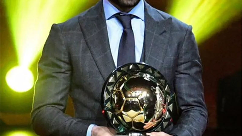 السر وراء غياب محمد صلاح عن جوائز الكاف .. شاهد أحمد فاروق يوضح