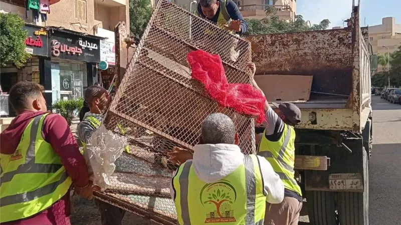 حملات مكثفة لرفع الإشغالات ومكافحة النباشين في الشيخ زايد