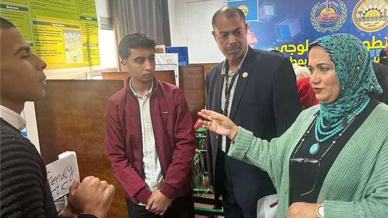 وكيل وزارة تعليم مطروح تتفقد معرض العلوم والتكنولوجيا ISEF