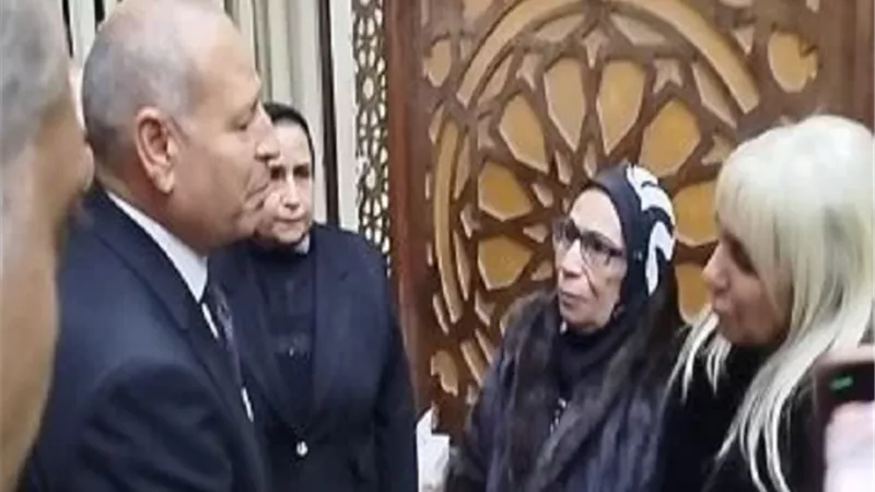 بالصور.. بدء عزاء زوج رئيس دار الأوبرا المصرية