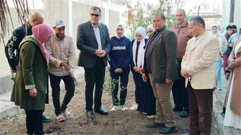 مدير تعليم دمياط يتفقد مدارس كفر سعد