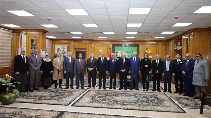 رئيس جامعة المنيا يفتتح الملتقى السنوي لعمداء كليات الحقوق