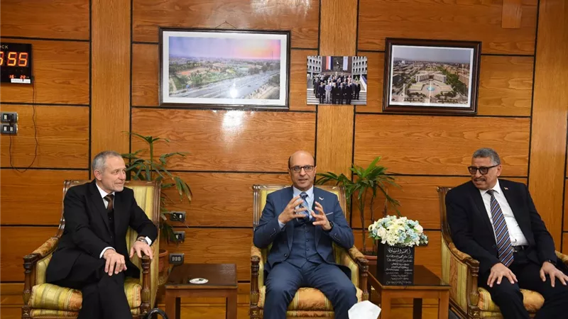 المنشاوي: نحرص على الانفتاح العلمي العالمي لتدريب شباب الأطباء
