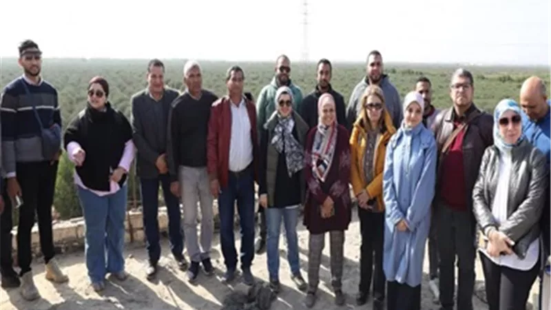 طلاب وباحثي جامعة النيل فى زياره للغابة الشجرية ببني سويف