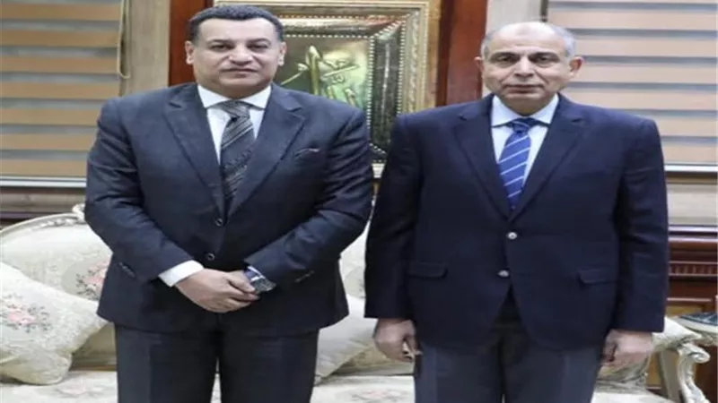 محافظ المنيا يبحث افتتاح السوق الحضاري الجديد بماقوسة