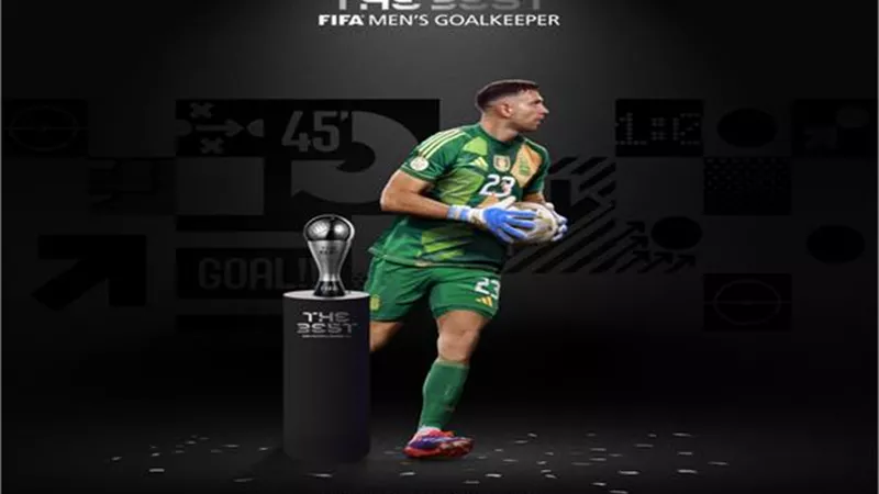مارتينيز يحصد جائزة أفضل حارس مرمى في العالم لعام 2024