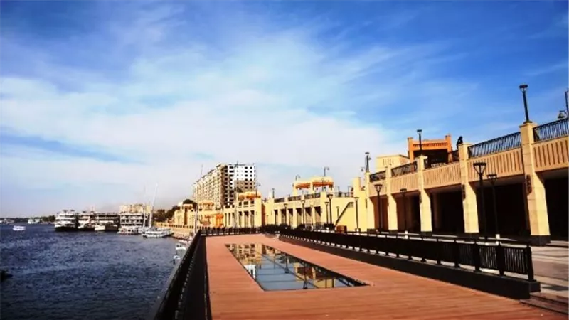 أسوان تتجمل لاستقبال أعياد الكريسماس وليلة رأس السنة الميلادية