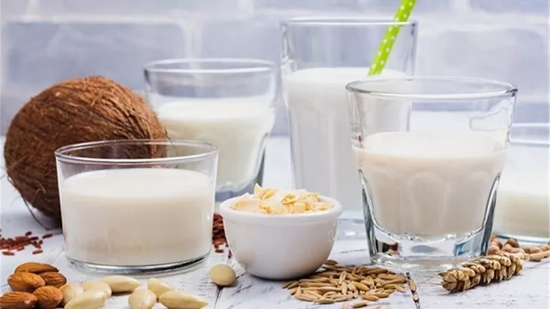 أيهما أفضل .. الحليب النباتي أم حليب الأبقار؟