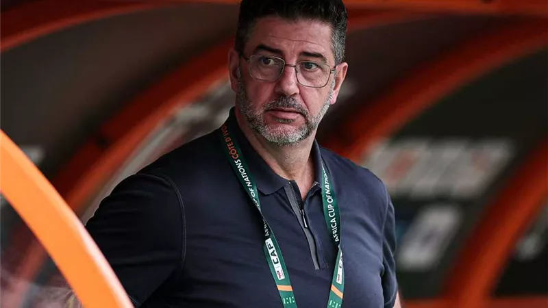 مدرب منتخب مصر السابق يقترب من تدريب الشباب السعودى