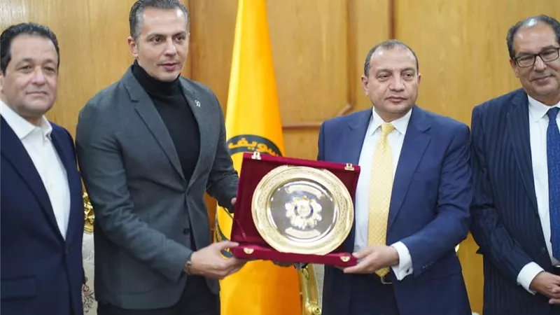 على هامش الجولات التنظيمية للحزب.. محافظ بني سويف يستقبل قيادات 