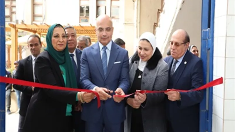 رئيس جامعة عين شمس يفتتح مشروع تجديد محولات الكهرباء بكلية الألسن