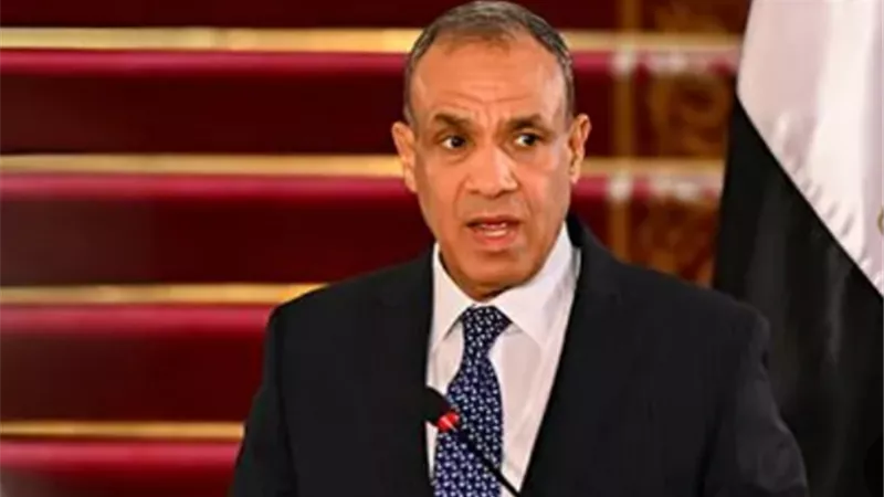 وزير الخارجية يعقد لقاءات ثنائية علي هامش وزراء الدول الثماني