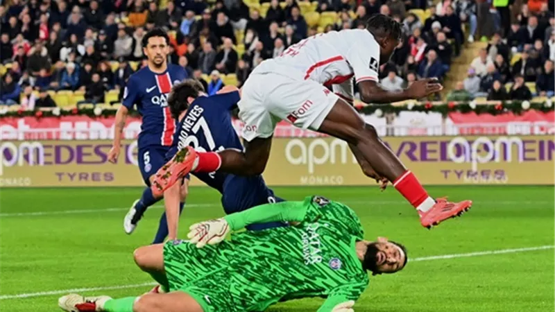 باريس سان جيرمان يواصل صدارته للدورى الفرنسى برباعية أمام موناكو